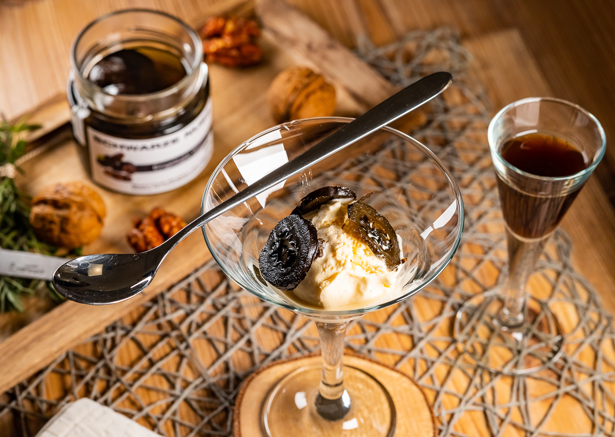 rezept-eis-mit-eingelegter-schwarzer-nuss-maurers-fruchtmanufaktur-1