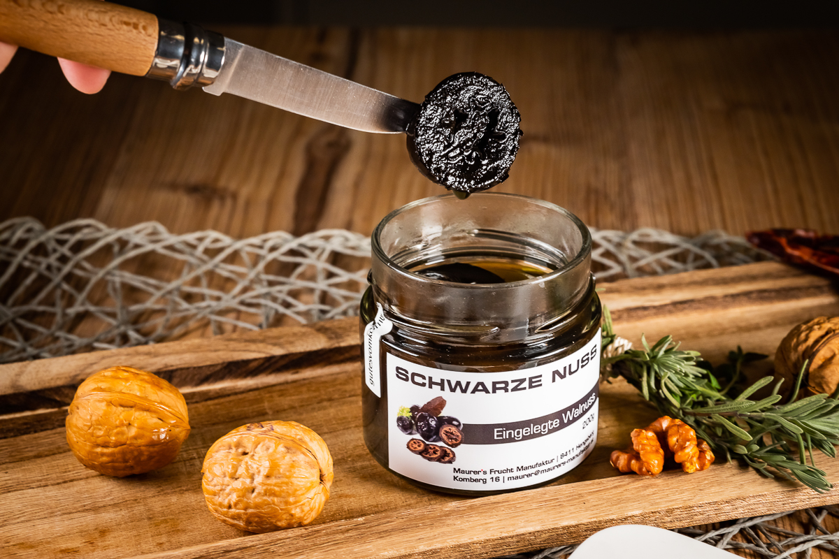 Vanilleeis mit schwarzer Nuss - Maurer&amp;#39;s Frucht Manufaktur